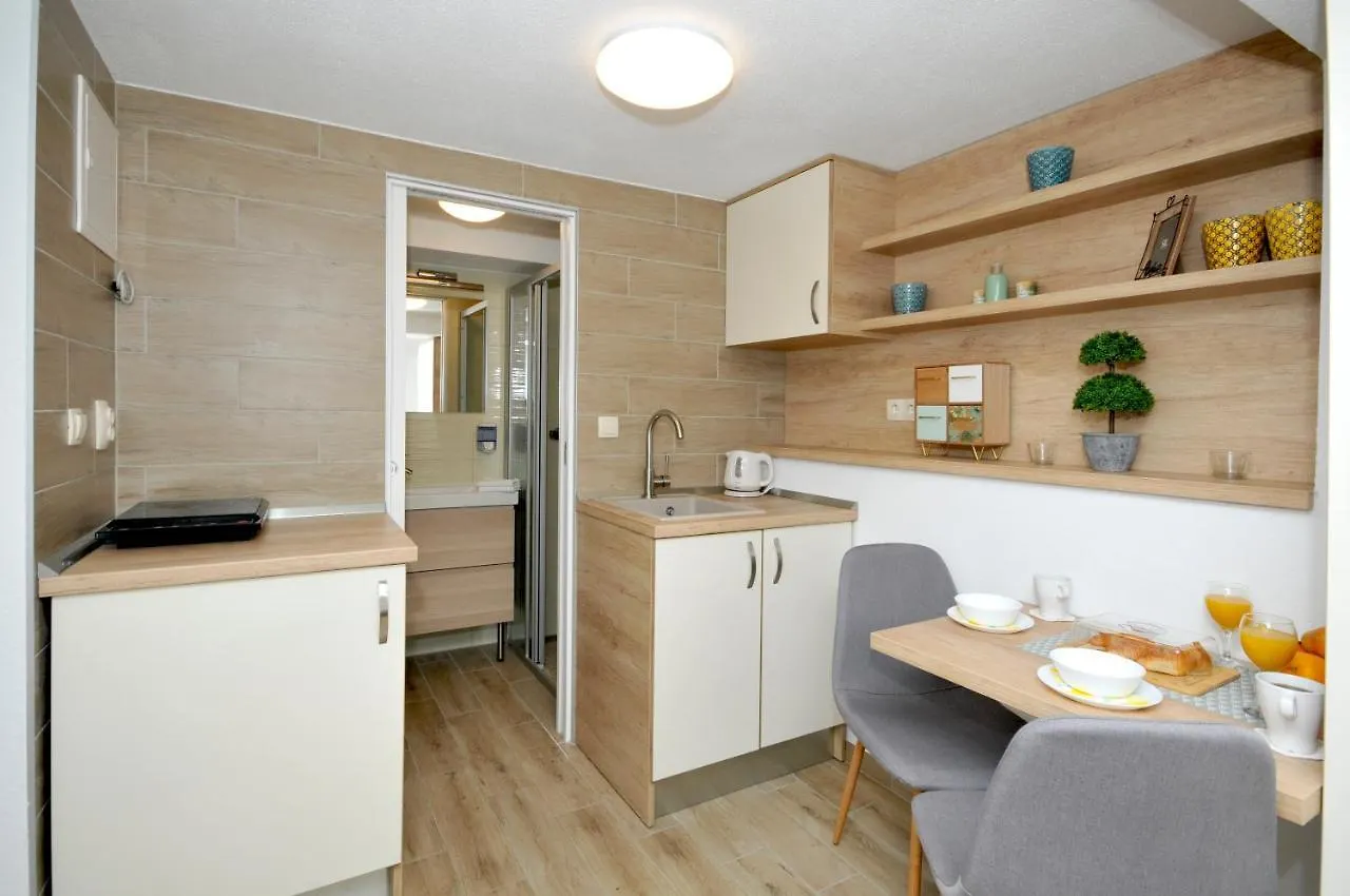 Apartments Penic Трогир 0*,
