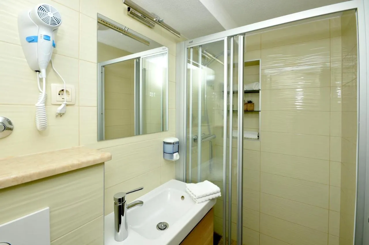 Apartments Penic Трогир