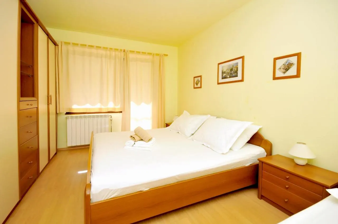 Apartments Penic Трогир 0*,
